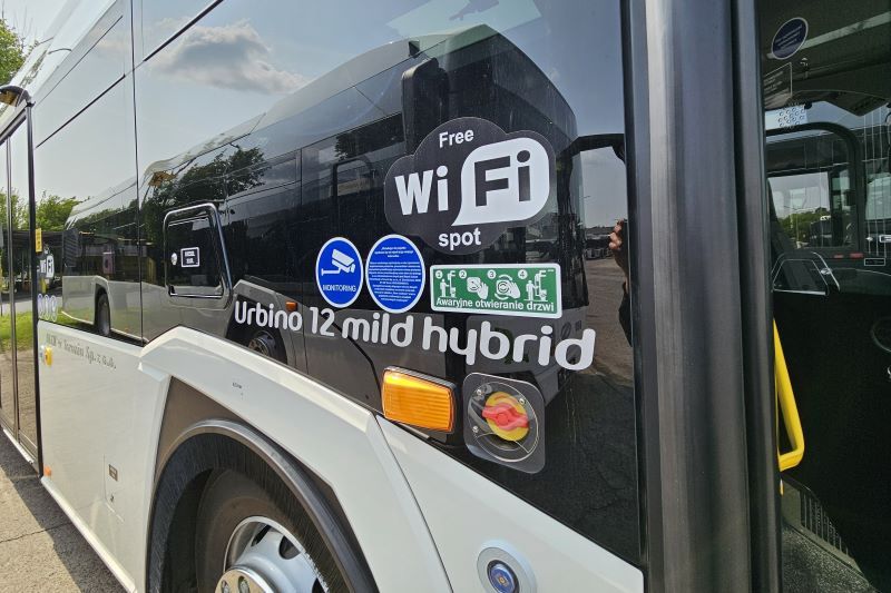Autobus hybrydowy