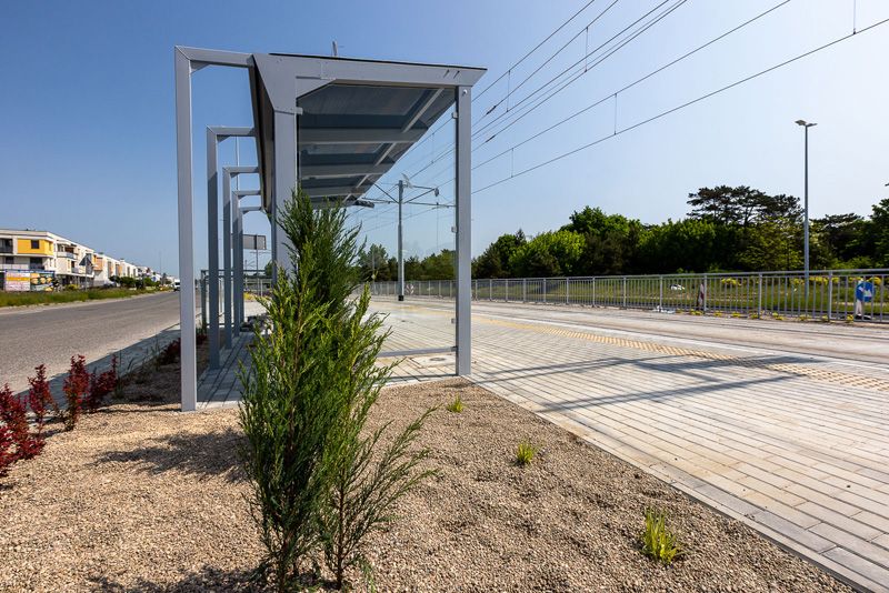 
Do ostatniej prostej zbliżają się prace na budowie nowej linii tramwajowej, która połączy centr...