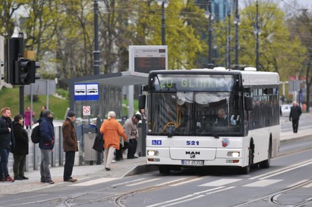 Autobus na węźle przesiadkowym