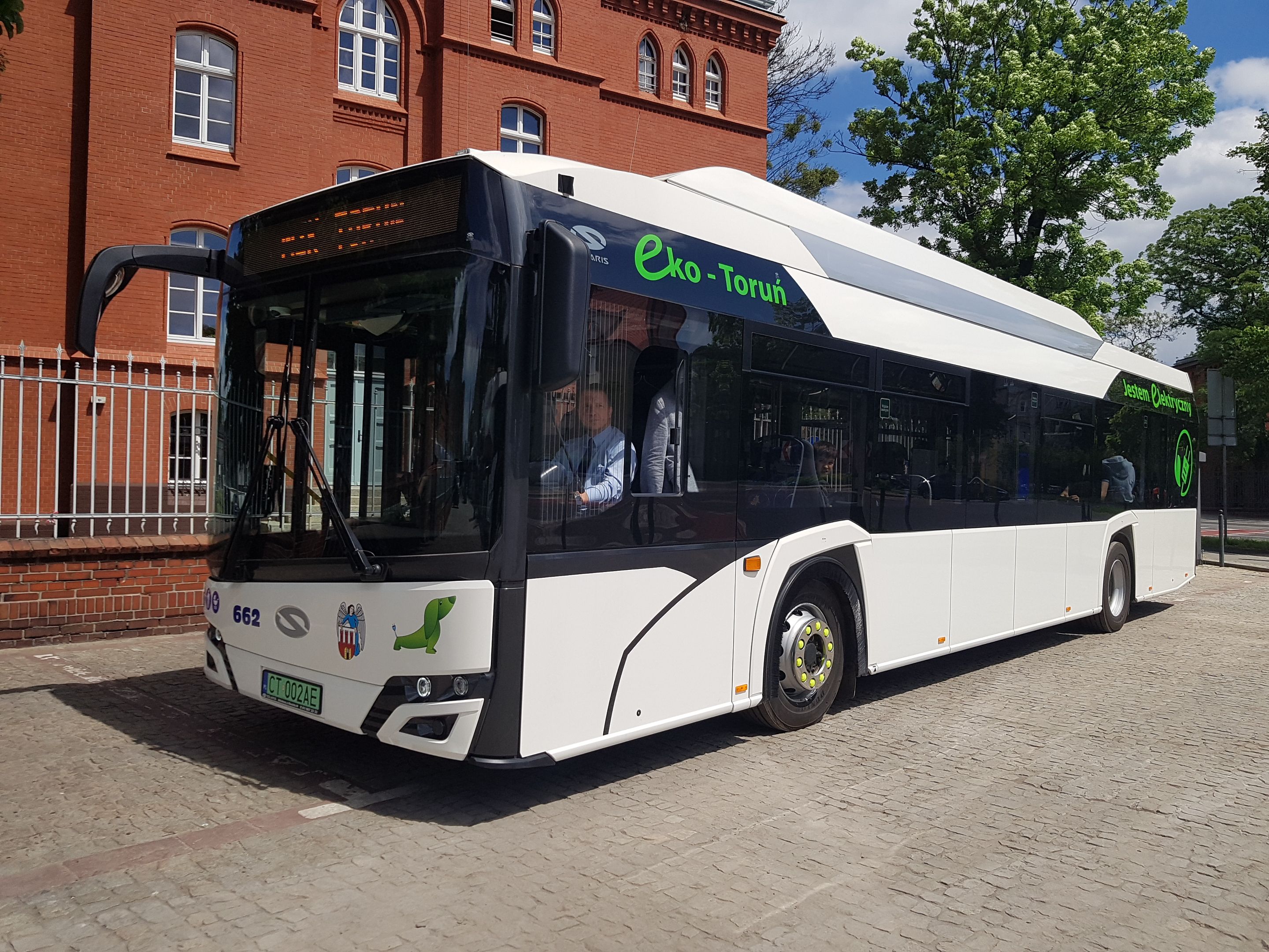 

Tytuł projektu:Zakup zeroemisyjnego taboru autobusowego obsługującego pozamiejskie linie auto...